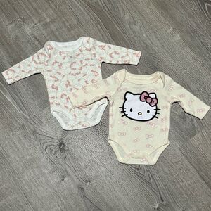 Hello Kitty Baby Girl Bodysuit Lot (2) NB Long Sleeve Pink Bows Sanrio Newborn